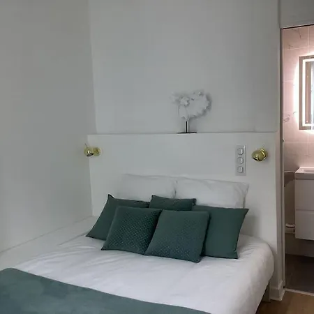 Cocon Chic Parisien Niche Au Coeur De Montmartre Apartment *