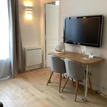 Cocon Chic Parisien Niche Au Coeur De Montmartre Apartment