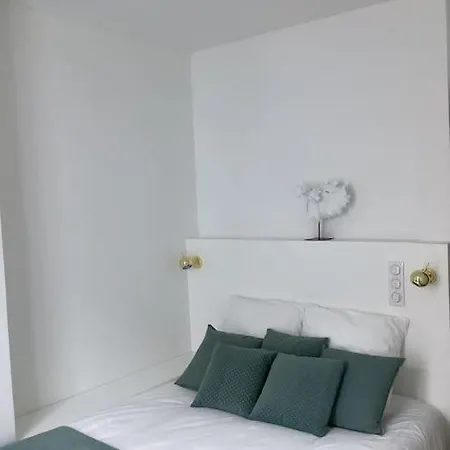 Cocon Chic Parisien Niche Au Coeur De Montmartre Apartment Paris